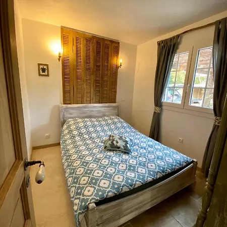 Nouveau A La Location Climatisee Avec Piscine, Plage Et Commerces Accessibles A Pieds Grimaud