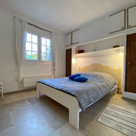 Nouveau A La Location Climatisee Avec Piscine, Plage Et Commerces Accessibles A Pieds