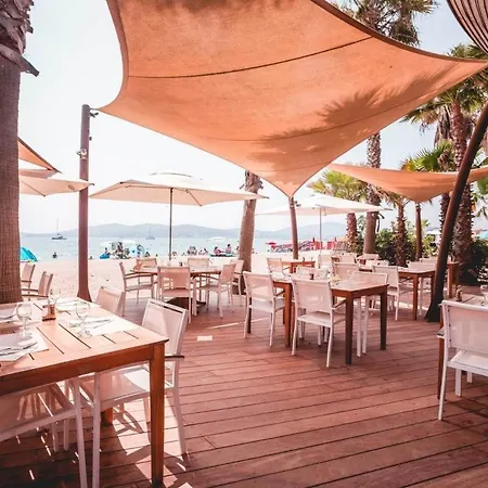 Vila Nouveau A La Location Climatisee Avec Piscine, Plage Et Commerces Accessibles A Pieds Grimaud