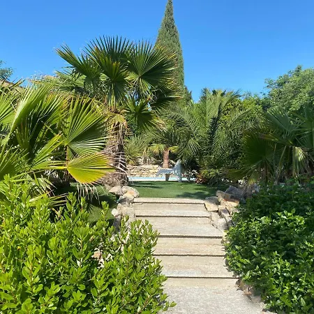 Nouveau A La Location Climatisee Avec Piscine, Plage Et Commerces Accessibles A Pieds Grimaud