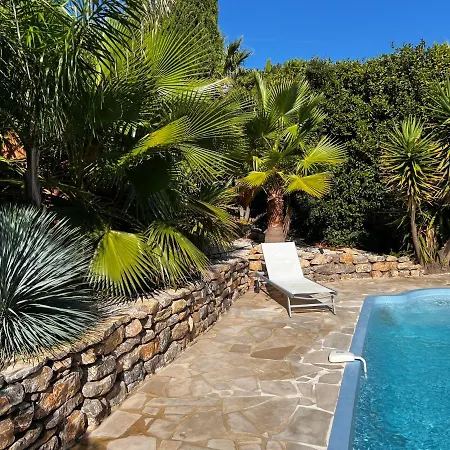Nouveau A La Location Climatisee Avec Piscine, Plage Et Commerces Accessibles A Pieds Grimaud